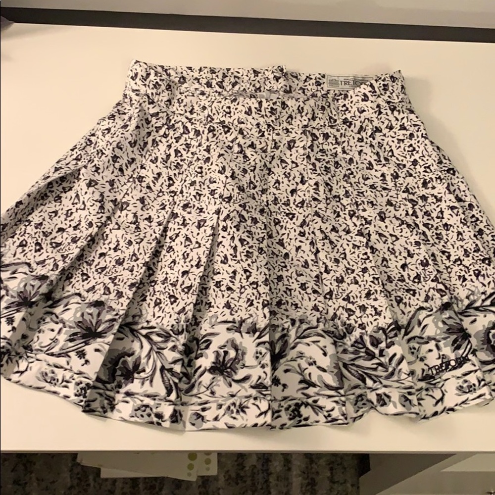 Black & white floral skirt